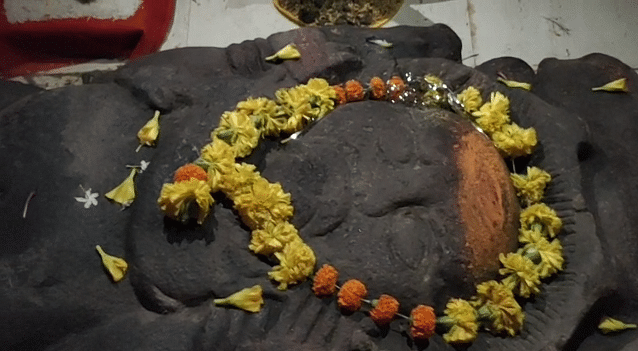 Durga Puja 2022: मध्य प्रदेश के रावन गांव में रावण की विशालकाय प्रतिमा है.