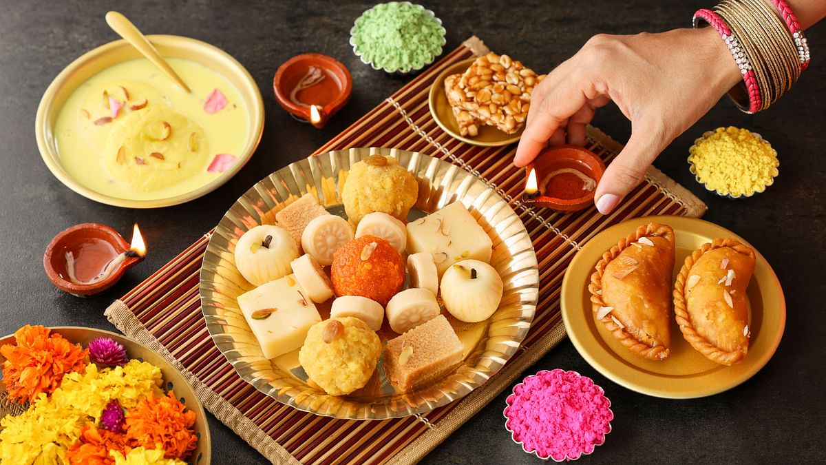 Diwali 2022: इस त्योहार के मौसम अपने ब्लड-प्रेशर का ध्यान रखना न भूलें