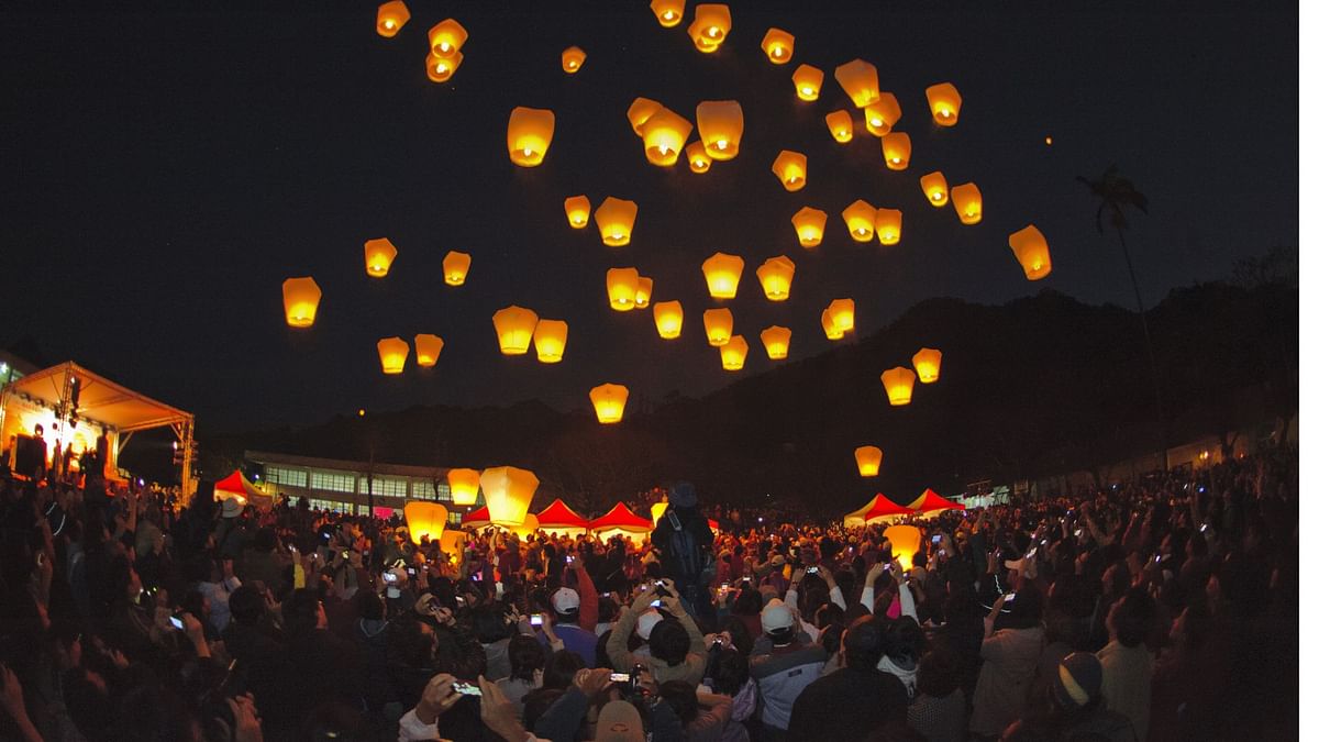 Diwali 2022: चीन का Lantern Festival हो या स्कॉटलैंड का Hogmanay- रौशनी का त्यौहार दुनिया भर में मनाया जाता है