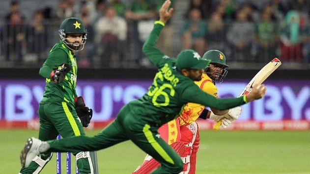<div class="paragraphs"><p>T20 World Cup: पाकिस्तान को फिर शिकस्त, जिम्बाब्वे ने 1 रन से हराया</p></div>