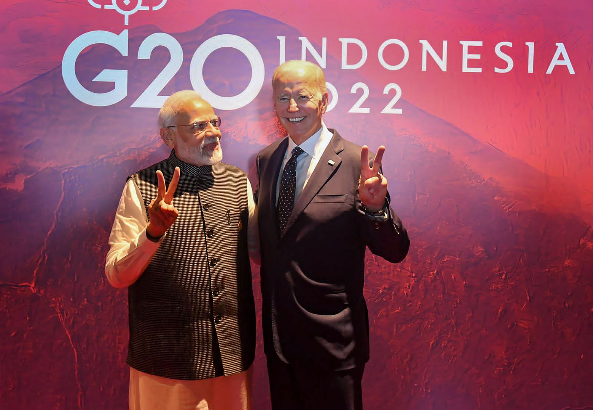 <div class="paragraphs"><p>G20 Summit के दौरान अमेरिकी राष्ट्रपति जो बाइडेन के साथ प्रधानमंत्री नरेंद्र मोदी</p></div>