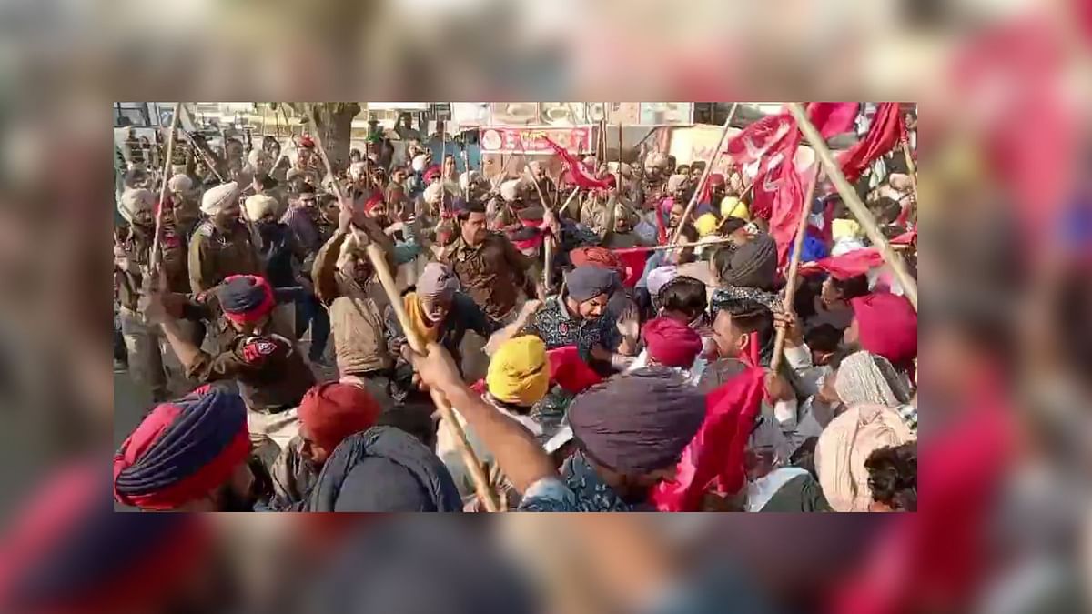 पंजाब: CM घर के बाहर मजदूरी बढ़ाने को लेकर प्रदर्शन,पुलिस ने बल प्रयोग कर खदेड़ा