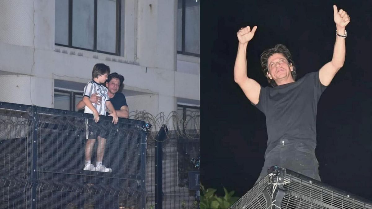 Shah Rukh Khan Birthday: मन्नत के बाहर फैंस को हुआ शाहरुख का दीदार, 10 तस्वीरें