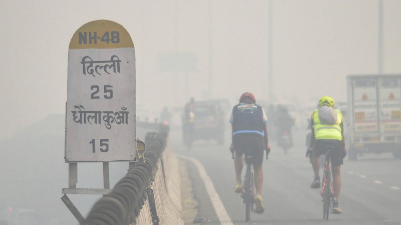 <div class="paragraphs"><p>Delhi-NCR में प्रदूषण का स्तर बेहद 'खतरनाक', स्कूल-कॉलेज बंद </p></div>