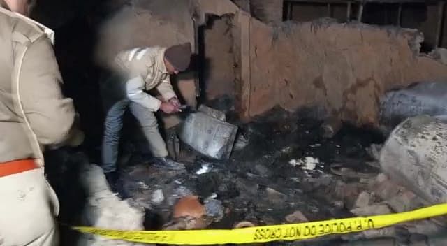 Today's Top 10 News: मऊ में घर में लगी आग, 4 बच्चों और एक महिला की दर्दनाक मौत. 