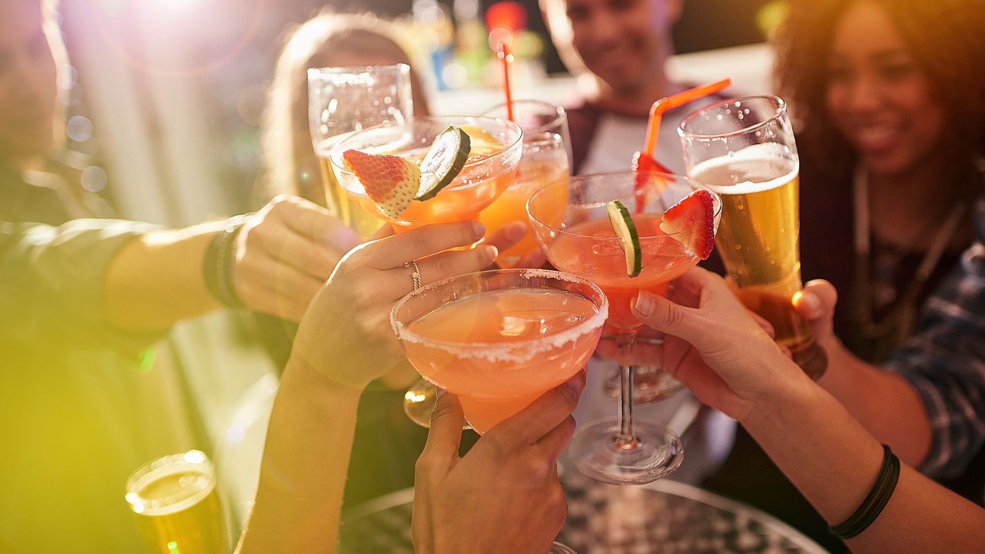 <div class="paragraphs"><p>Tips To Avoid Hangover: पार्टी में जाने से पहले ही तय कीजिए कितना पीना है.</p></div>