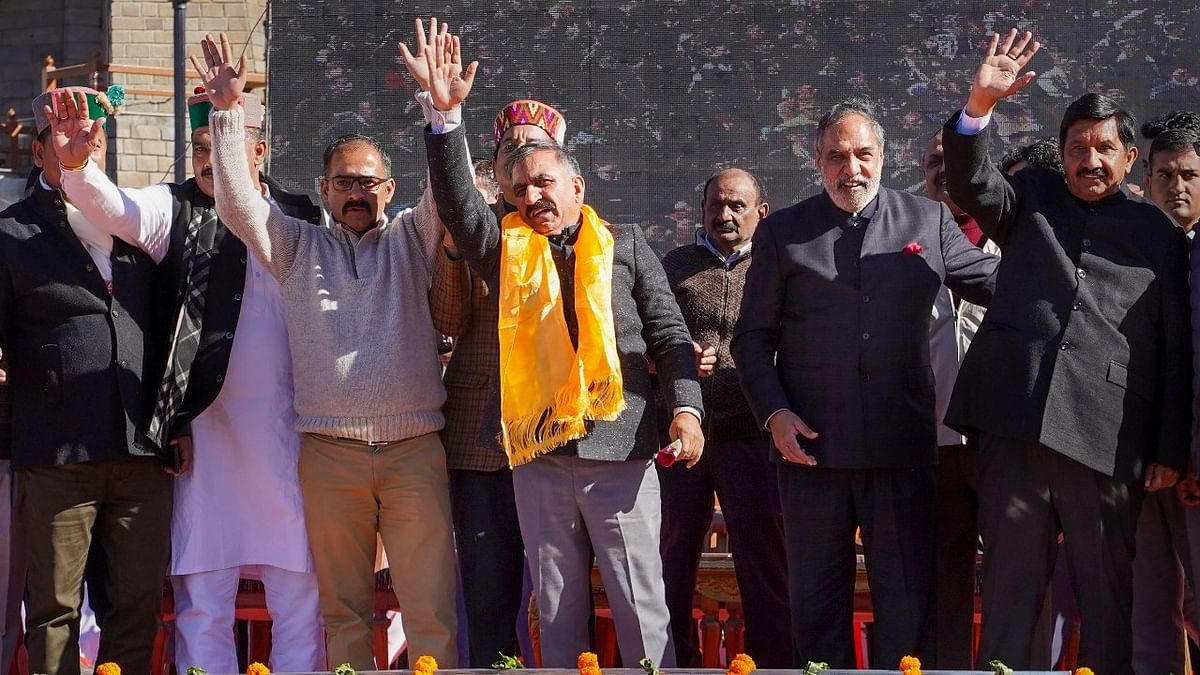 हिमाचल: सुखविंदर सिंह सुक्खू ने CM पद की शपथ ली, मंच पर राहुल-प्रियंका और खड़गे