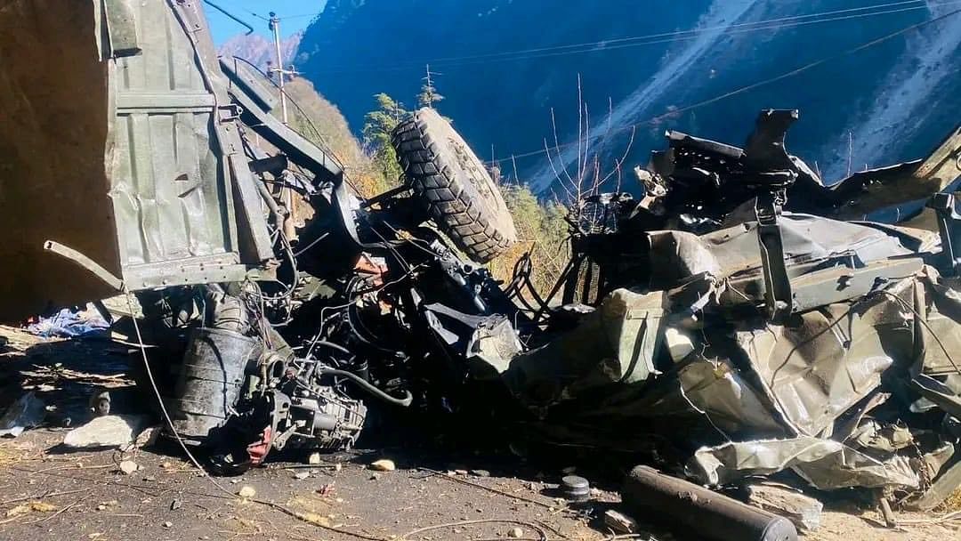 सिक्किम: खाई में पलटा भारतीय सेना का ट्रक, 16 जवानों की मौत- 4 घायल