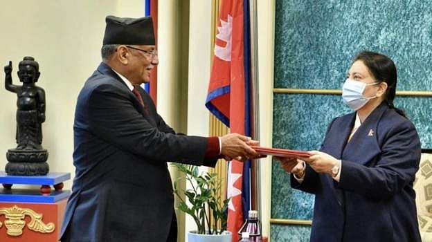 <div class="paragraphs"><p>नेपाल की राष्ट्रपति विद्यादेवी भंडारी ने पुष्प कमल दहल को PM नियुक्त किया</p></div>