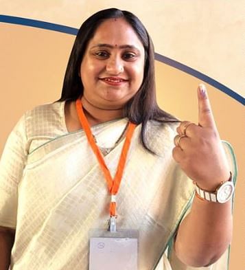 गुजरात चुनाव में अलग-अलग दलों ने 40 महिला उम्मीदवारों के मैदान में उतारा था, जिसमें 17 को जीत मिली है.