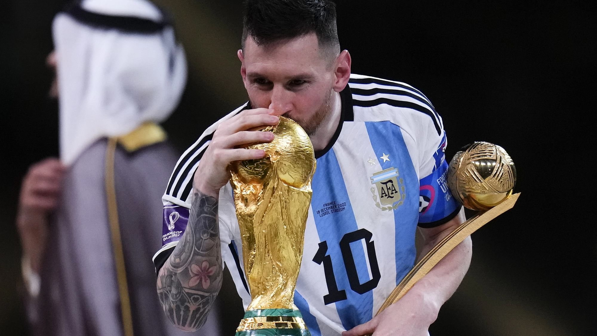 <div class="paragraphs"><p>फीफा विश्व कप जीतने के बाद अर्जेंटीना के लियोनेल मेसी  टूर्नामेंट के सर्वश्रेष्ठ खिलाड़ी </p></div>