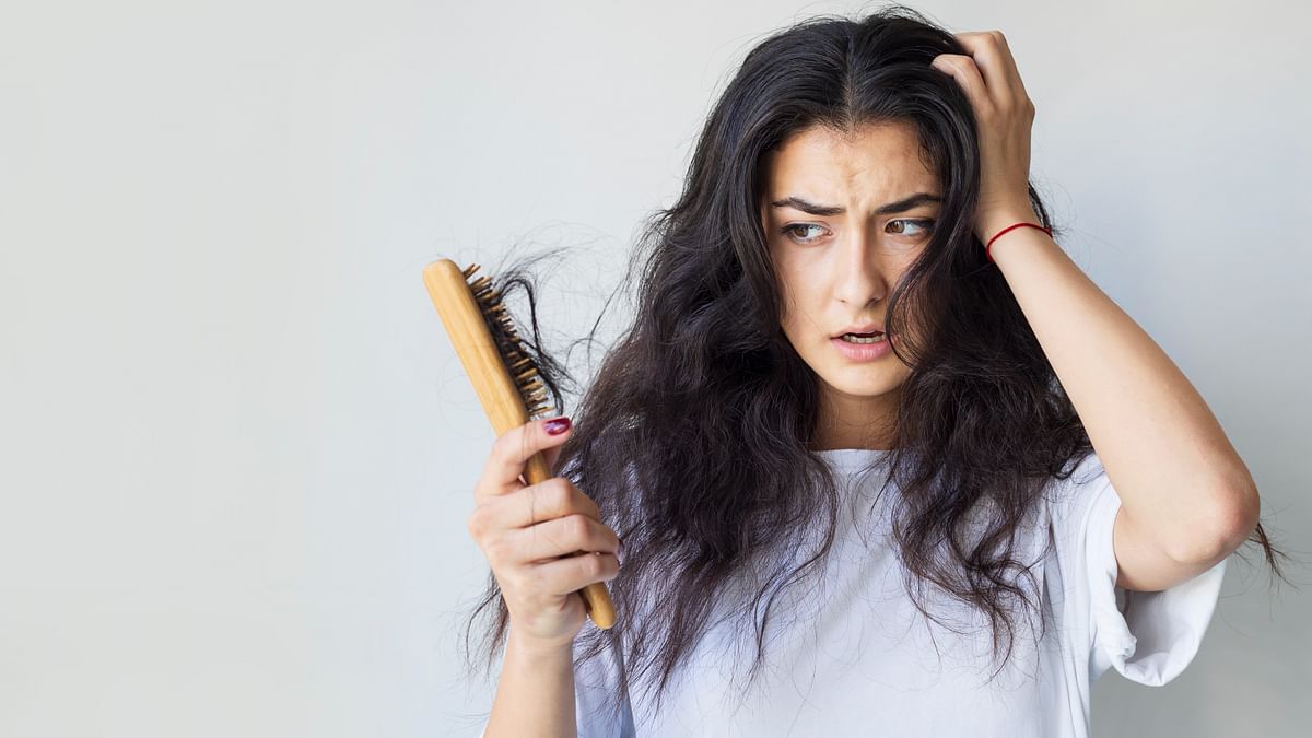 Winter Hair Care: ठंड में अधिक टूटते बालों को झड़ने से ऐसे रोकें- तस्वीरें  