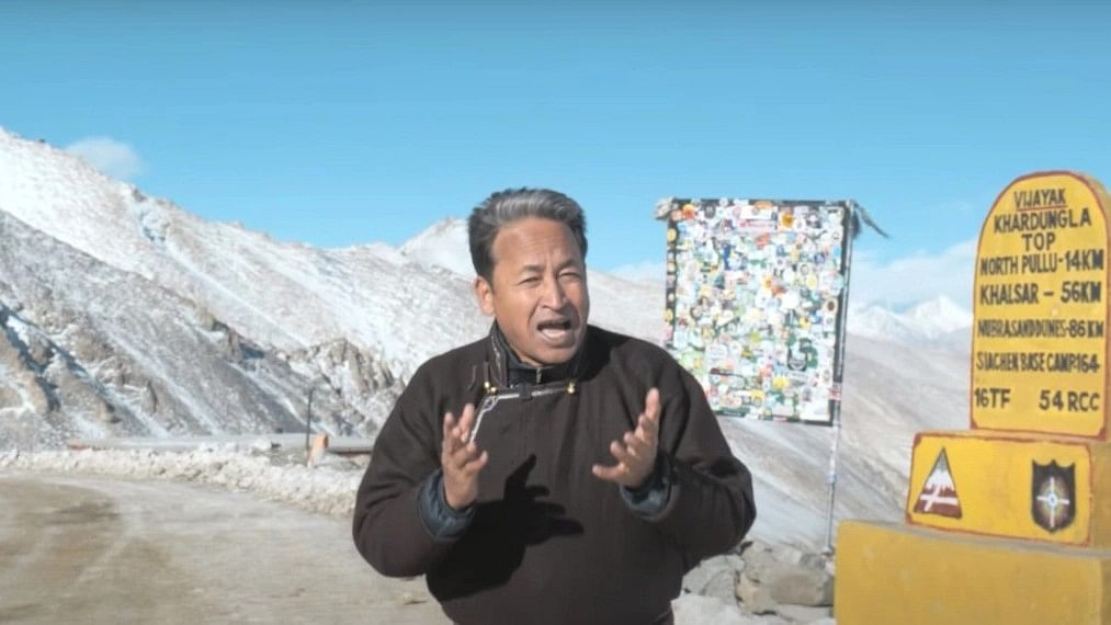 <div class="paragraphs"><p>Ladakh को छठी अनुसूची में शामिल करने की मांग और रुकावटें</p></div>