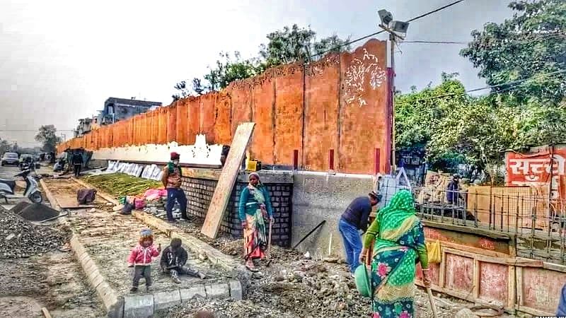 इंदौर:प्रवासी भारतीय सम्मेलन की ऐसी तैयारी, कॉलोनियों को 'दीवार' खड़ी कर छिपाया? 