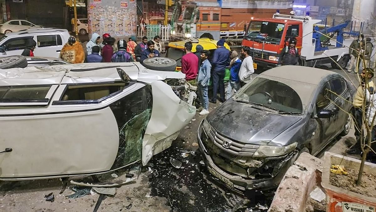 दिल्ली पुलिस के ASI की कार ने पीसीआर वैन समेत छह वाहनों को टक्कर मारी; कई घायल