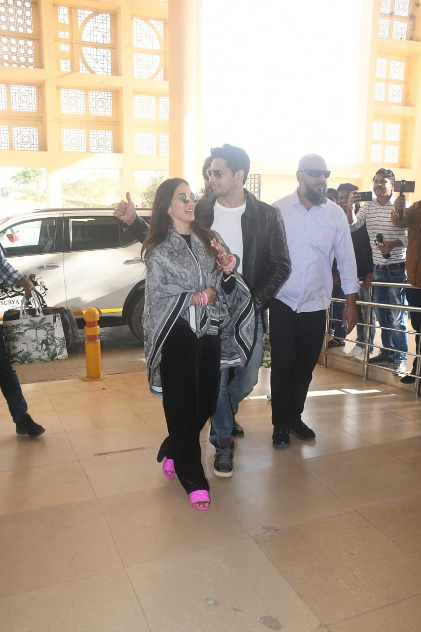 Kiara Advani- Sidharth Malhotra: शादी के बाद पहली बार सार्वजनिक तौर पर नजर आए.