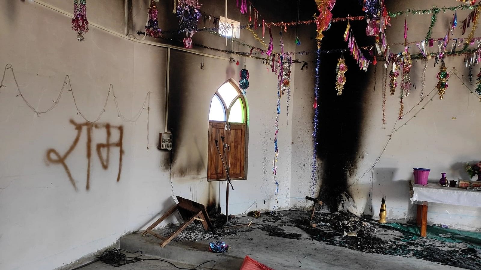 <div class="paragraphs"><p> MP के नर्मदापुरम स्थित चर्च में आग लगाने वाले तीन लोग गिरफ्तार</p></div>