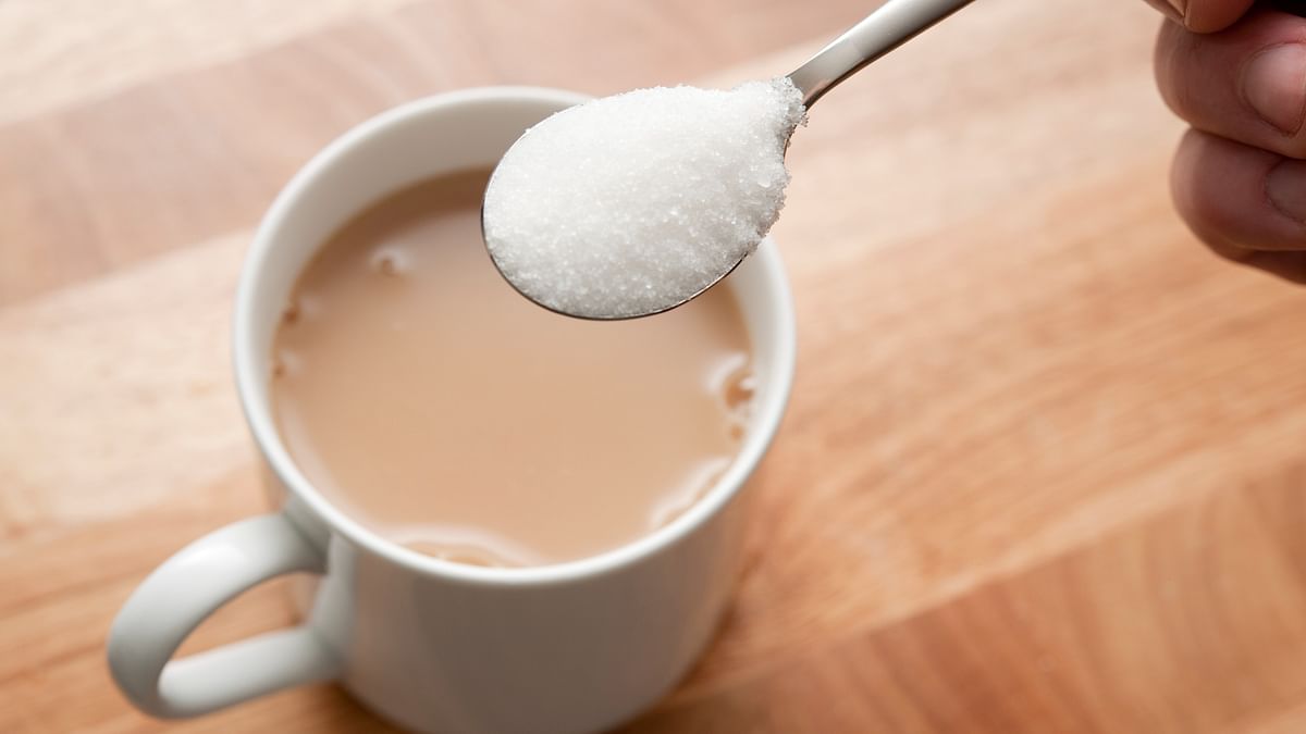 High Sugar Intake Effects: हमारे शरीर में क्या होता है जब हम अधिक चीनी खाते हैं?