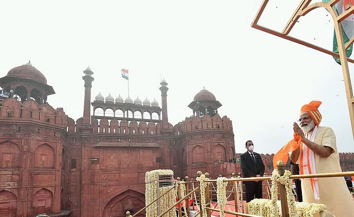 दावा है कि लाल किला मुगल शासक शाहजहां ने नहीं बल्कि हिंदू शासक अनंगपाल ने बनवाया था 