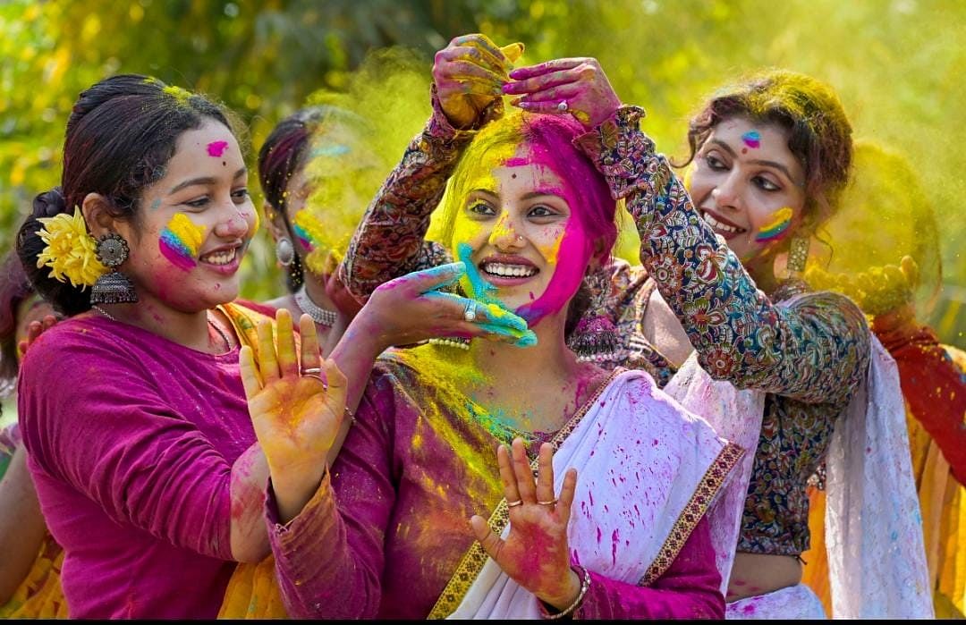 <div class="paragraphs"><p>भारत में रंगों का त्योहार होली कैसे मनाया गया देखें तस्वीरें</p></div>