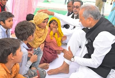 CM गहलोत ने कहा- मृतक नासिर और जुनैद की पत्नियों और उनके बच्चों को पांच-पांच लाख रुपये की आर्थिक सहायता दी जाएगी.