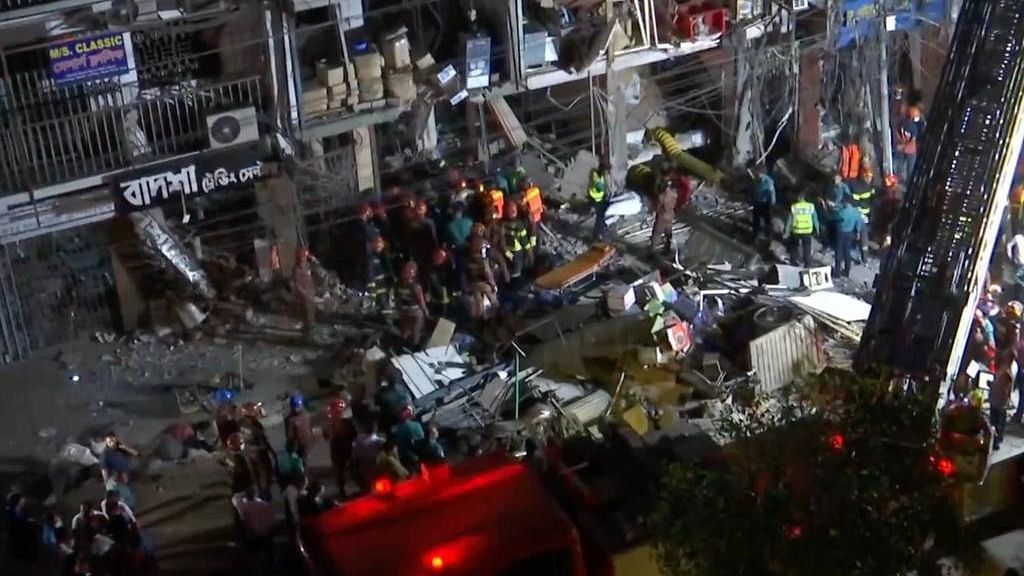 Dhaka: ढाका में एक इमारत में हुए विस्फोट में कम से कम 17 लोगों की मौत, कई घायल