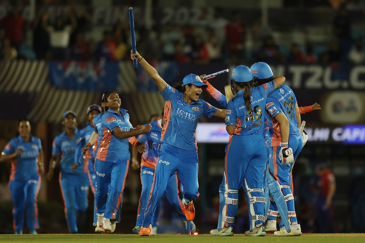 WPL 2023 Final: मुंबई के नाम पहला खिताब, फाइनल में दिल्ली को 7 विकेट से हराया