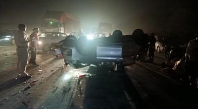 Yamuna Expressway Accident |  घायल होने वाले लोगों में 2 बच्चे भी शामिल हैं.