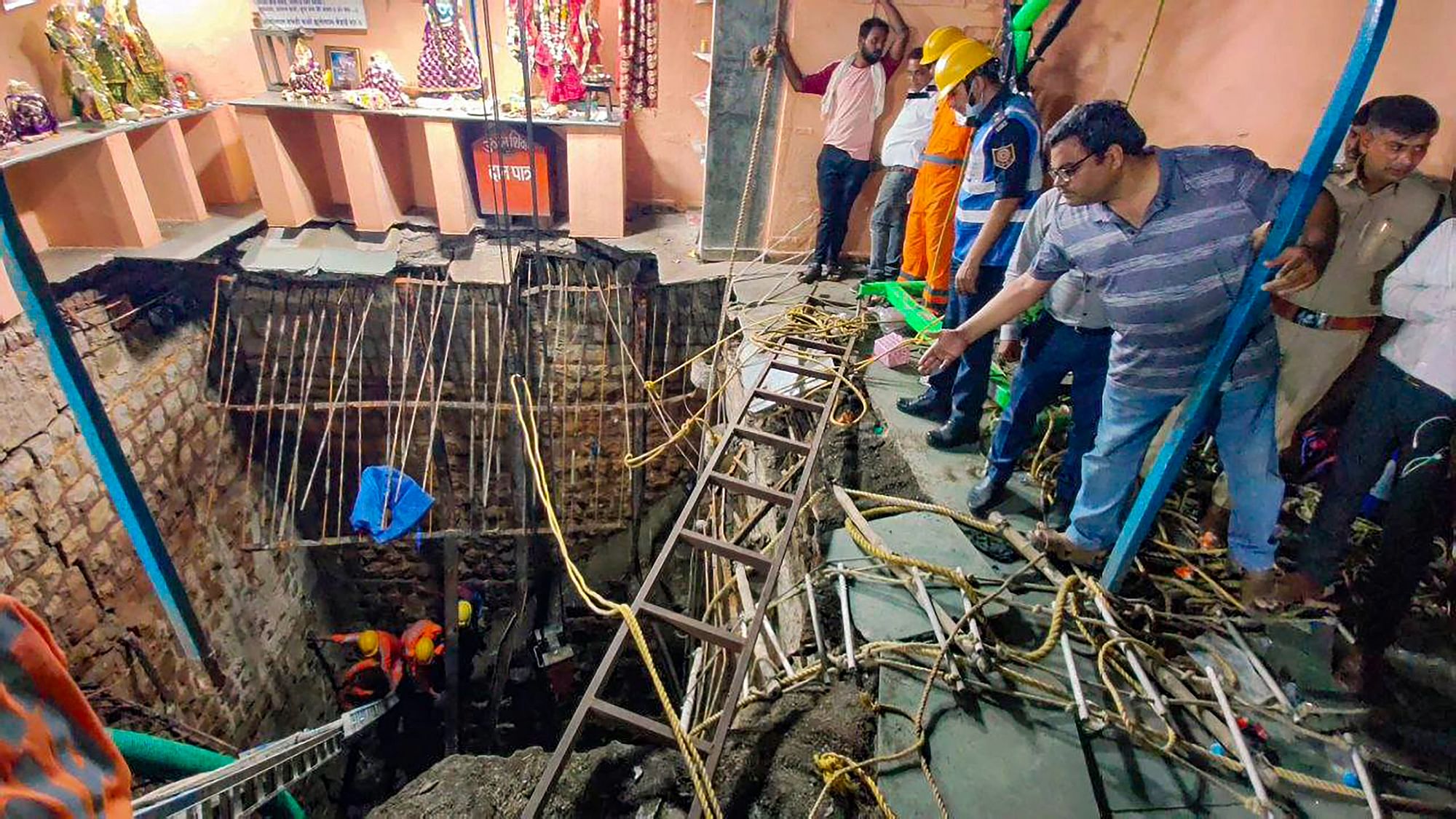 <div class="paragraphs"><p>Indore Temple Tragedy: अब तक 35 लोगों की मौत</p></div>