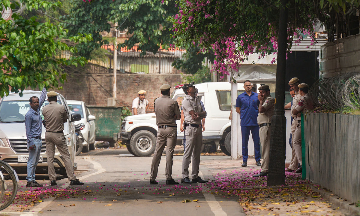 "जरूरत पड़ी तो पूछताछ करेंगे" राहुल गांधी के घर पहुंच दिल्ली पुलिस ने थमाया नोटिस