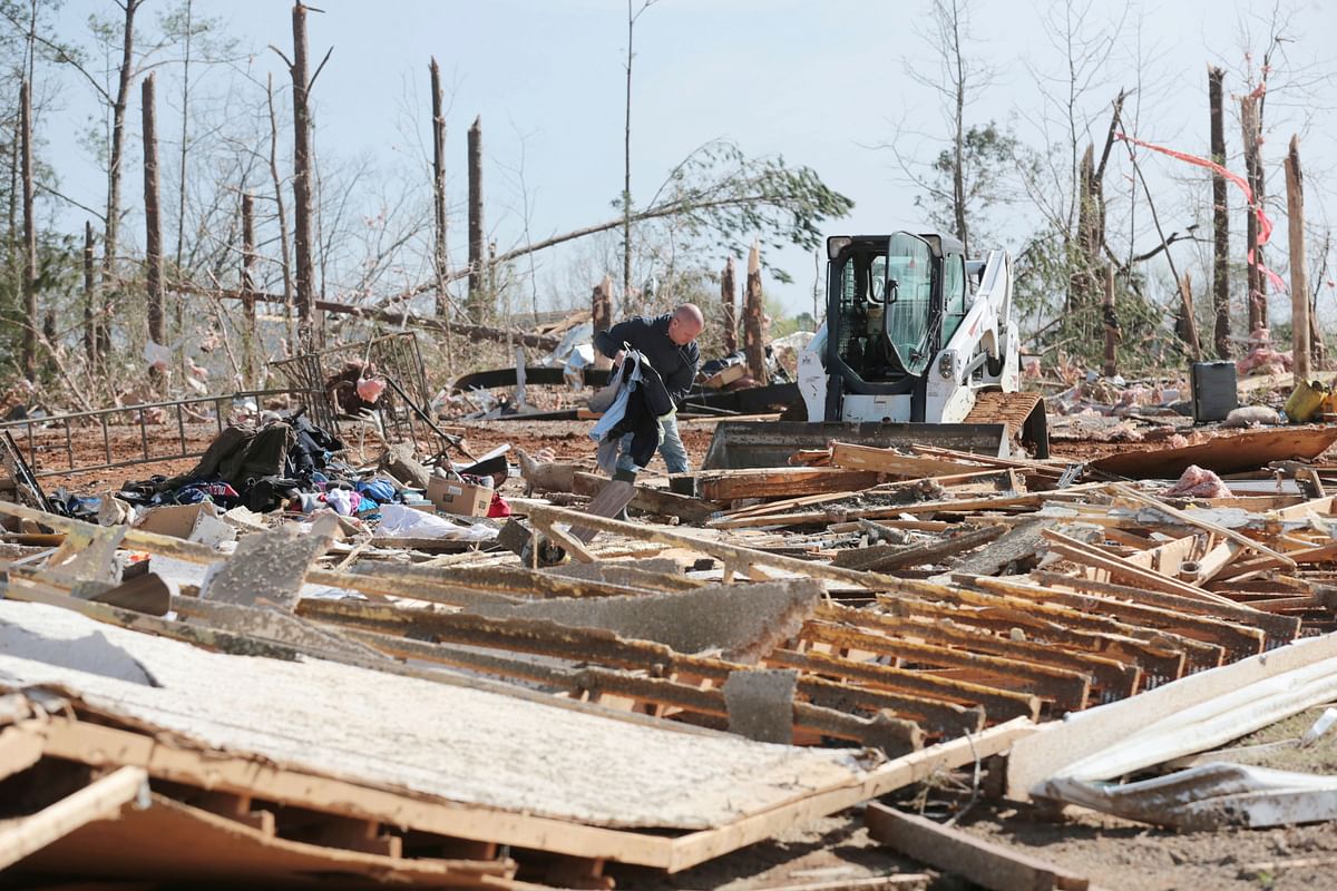 Today's Top 10 News: अमेरिका में भयंकर तूफान ने मचाई तबाही, अब तक 21 लोगों की मौत.