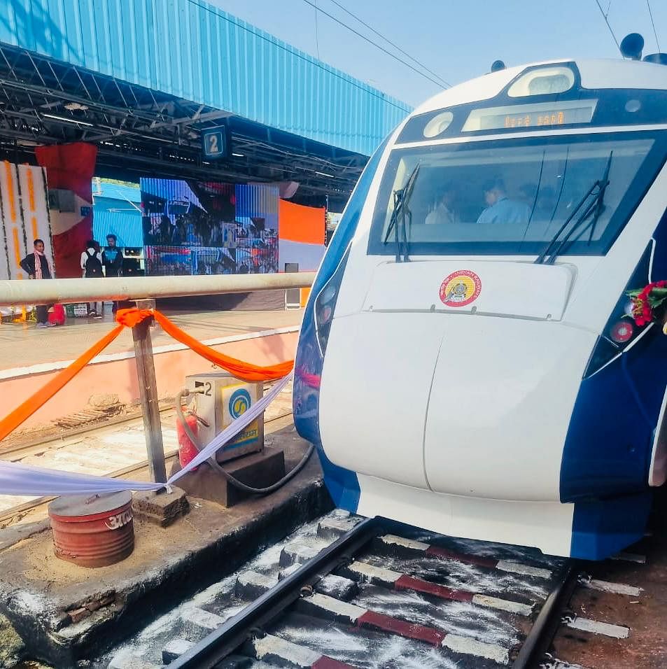 Rajasthan को मिली Vande Bharat, क्या है ट्रेन की खासियत? देखें-तस्वीरें 