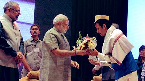 Conman Sanjay Rai:PM और केंद्रीय मंत्रियों के साथ फोटो दिखाकर ठगी, संजय शेरपुरिया UP से गिरफ्तार| High-profile conman claiming political links nabbed from Kanpur railway station