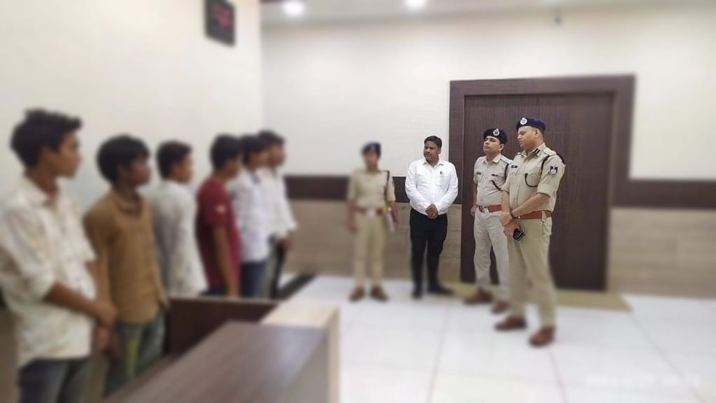 <div class="paragraphs"><p>Labour Day:  महाराष्ट्र से पुलिस ने 7 बाल श्रमिकों को छुड़ाया</p></div>