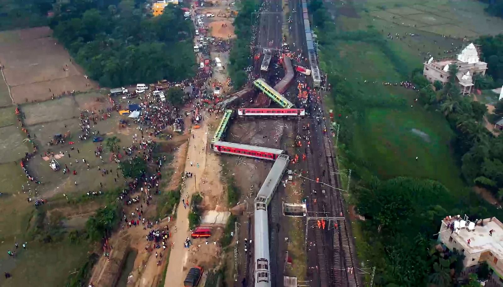 <div class="paragraphs"><p>बालासोर: बालासोर जिले में ट्रिपल ट्रेन दुर्घटना के बाद  घटनास्थल का हवाई दृश्य.</p></div>