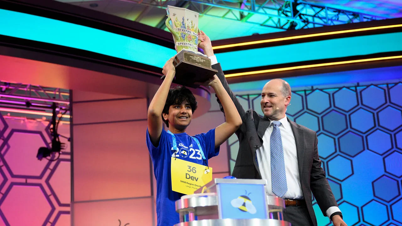 <div class="paragraphs"><p>Scripps&nbsp;Natioanl Spelling Bee: 14 साल के देव शाह ने सही स्पेलिंग बताकर जीते 50 हजार डॉलर</p></div>