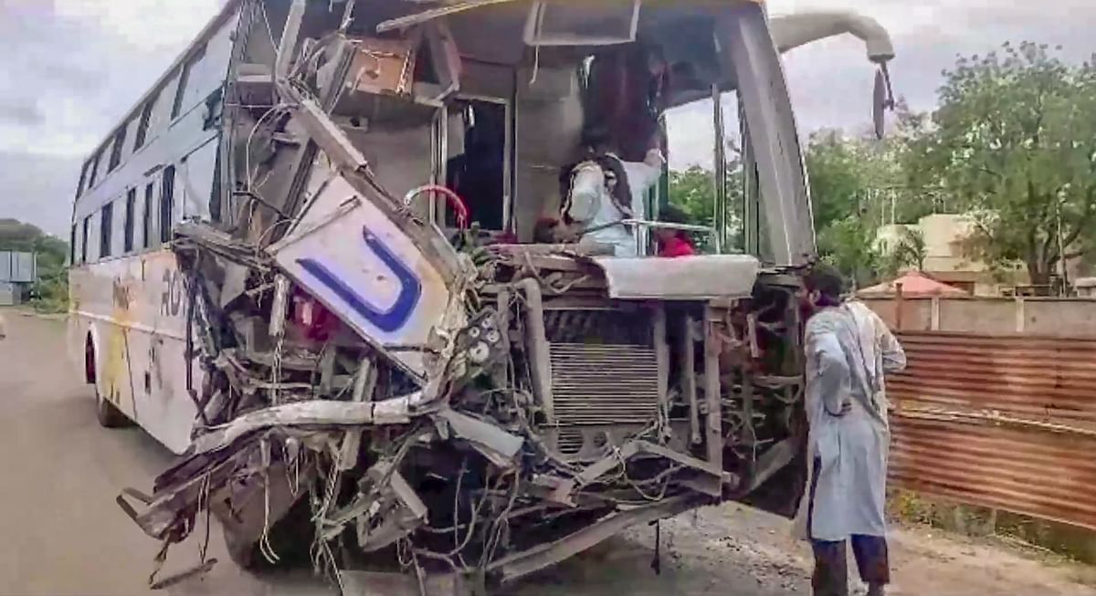 Buldhana Bus Accident: हादसे का शिकार हुई बसों में से एक अमरनाथ यात्रा के बाद हिंगोली जा रही थी.
