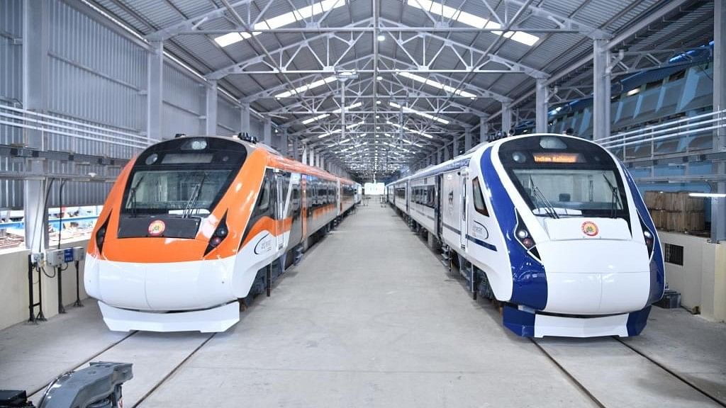 Vande Bharat Express ट्रेनों का बदलेगा रंग, नीले की जगह नारंगी करने का प्लान