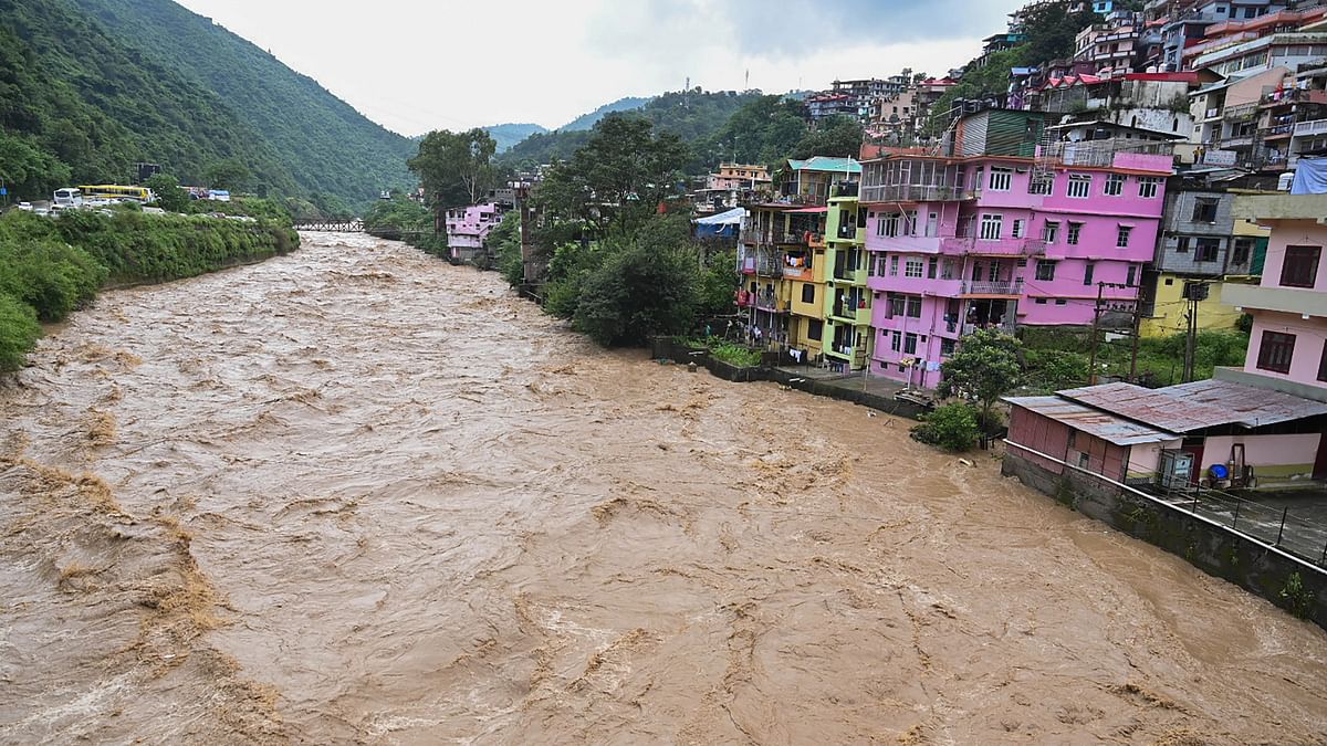 हिमाचल में बारिश के 51 दिन: 73 लोगों की मौत, 8 हजार करोड़ का नुकसान, तबाही क्यों?
