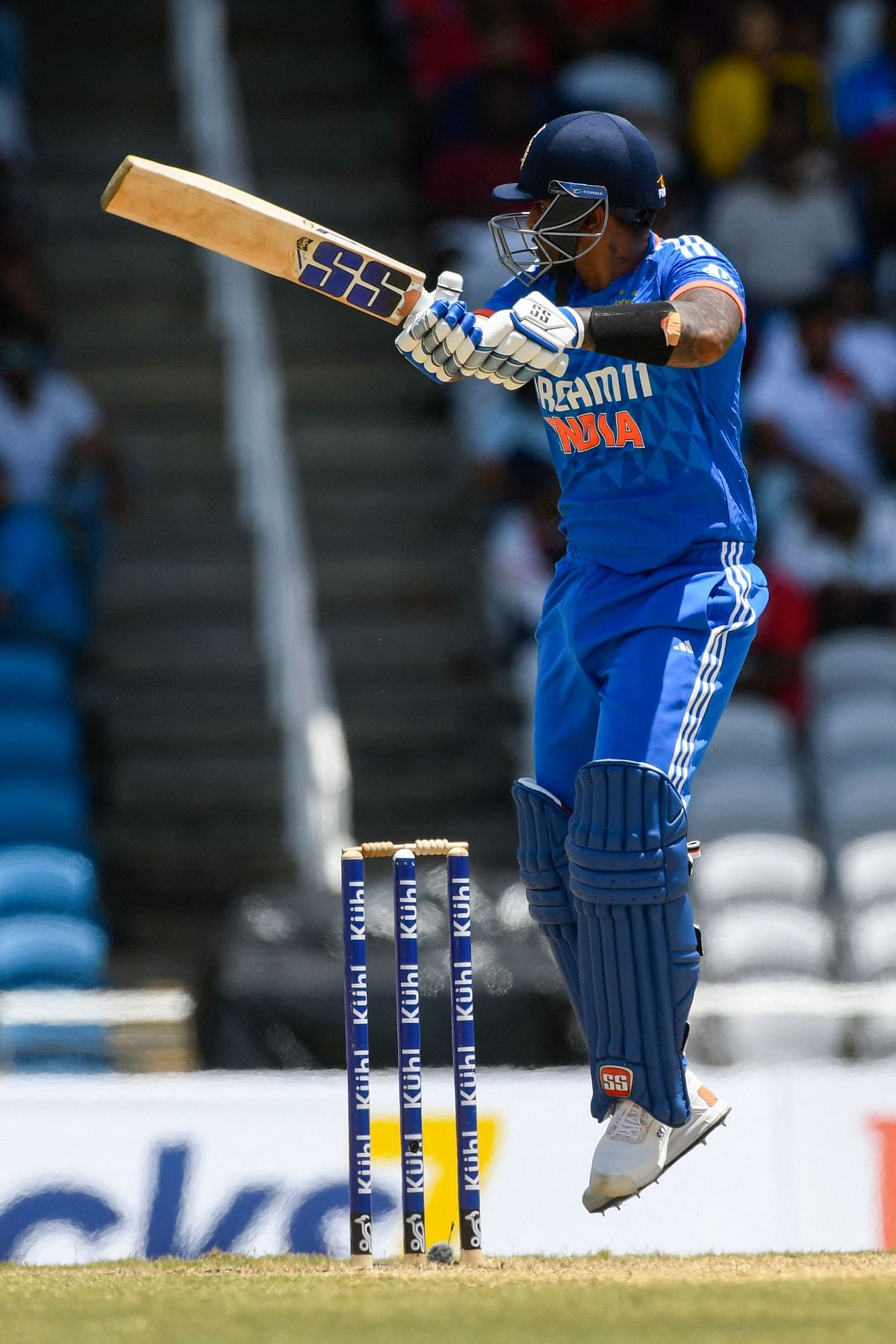 IND VS WI: 160 रन के लक्ष्य का पीछा करने उतरी टीम इंडिया ने 13 गेंद रहते हुए 164 रन बना लिये. 