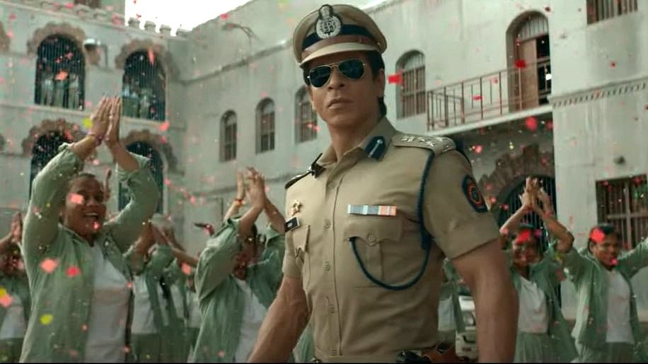 <div class="paragraphs"><p>'बेटे को हाथ लगाने से पहले बाप से बात कर' Jawan Trailer में दमदार डायलॉग| Photos</p></div>