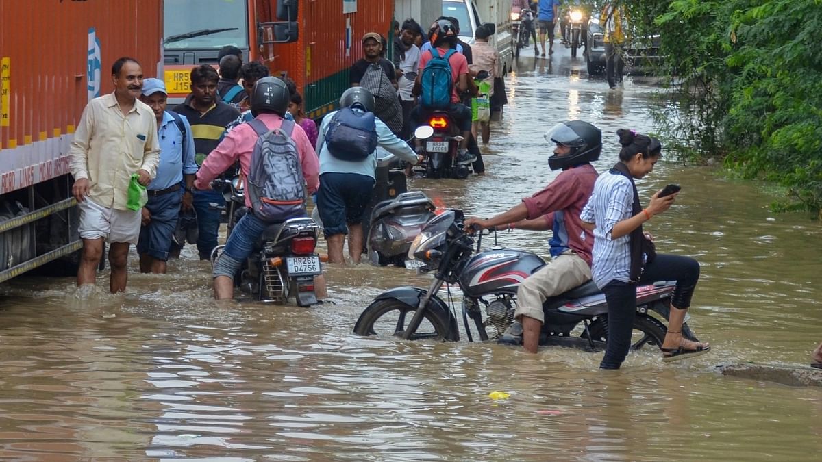 NCR Rain: बारिश से गुरुग्राम-फरीदाबाद पानी-पानी, ट्रैफिक जाम-जनजीवन प्रभावित|Photos