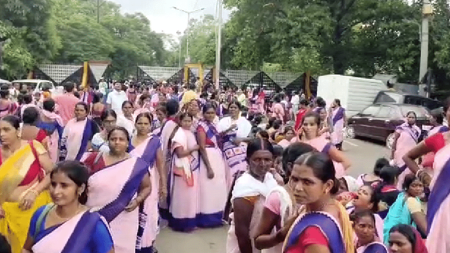 Patna Asha Workers Protest: आशा कार्यकर्ताओं ने अनिश्चितकालीन धरना-प्रदर्शन की भी चेतावनी दी है.