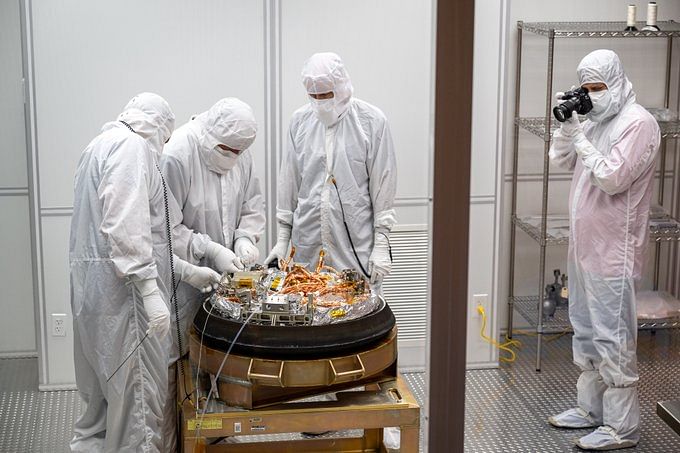 NASA के मिशन OSIRIS REx को मिली बड़ी सफलता, एस्टेरॉयड बेनू की सतह का सैंपल लेकर कैप्सूल से धरती पर आया