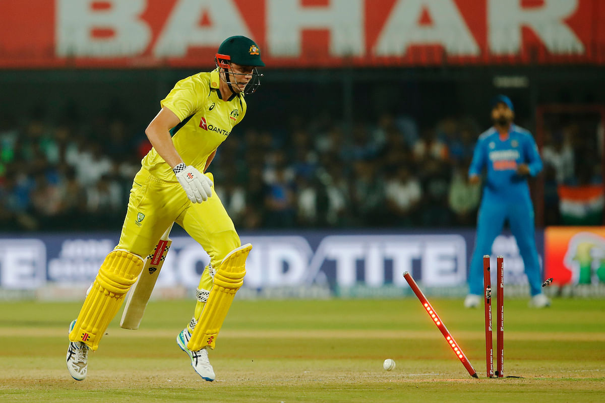 Ind Vs Aus: आस्ट्रेलिया की पूरी टीम 28.2 ओवर में 217 रन बनाकर आउट हो गई. 