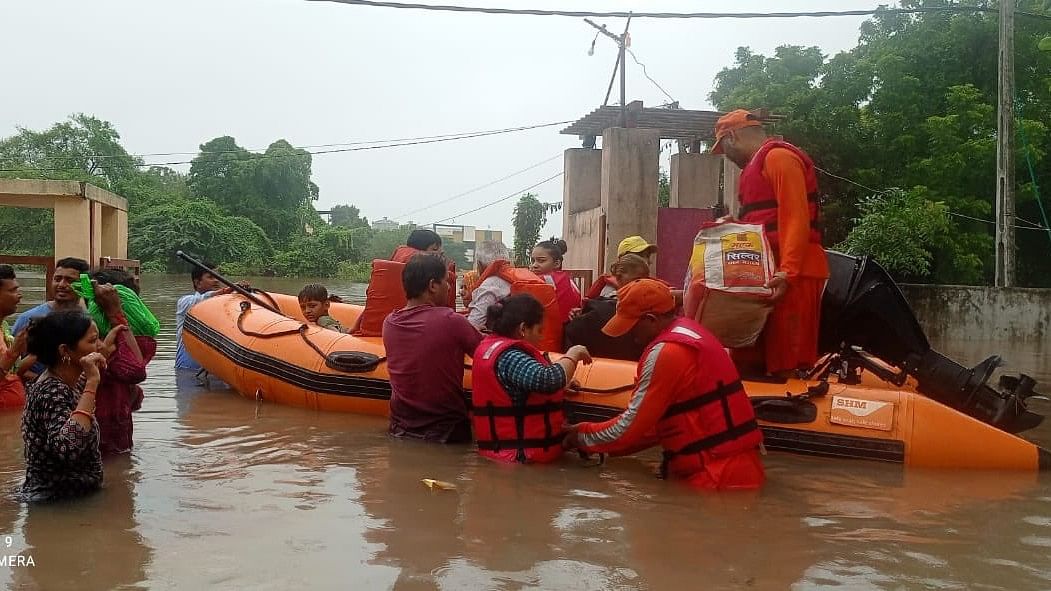 <div class="paragraphs"><p>Gujarat Flood Photos</p></div>