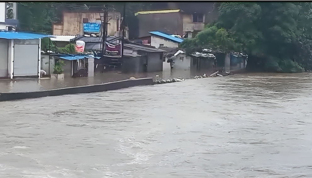 महाराष्ट्र: 'पानी-पानी' हुआ नागपुर,स्कूलों में छुट्टी- NDRF ने संभाली कमान|Photos