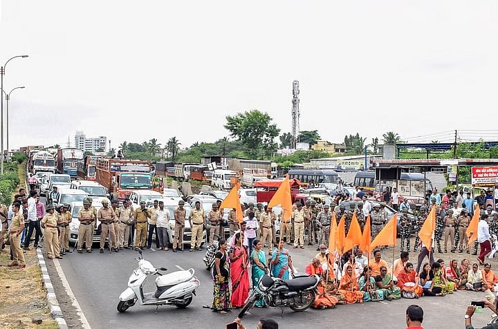 Maratha Andolan: शिंदे सरकार ने आंदोलनकारियों से थोड़ा और समय मांगा और उन्हें धैर्य रखने को कहा है.