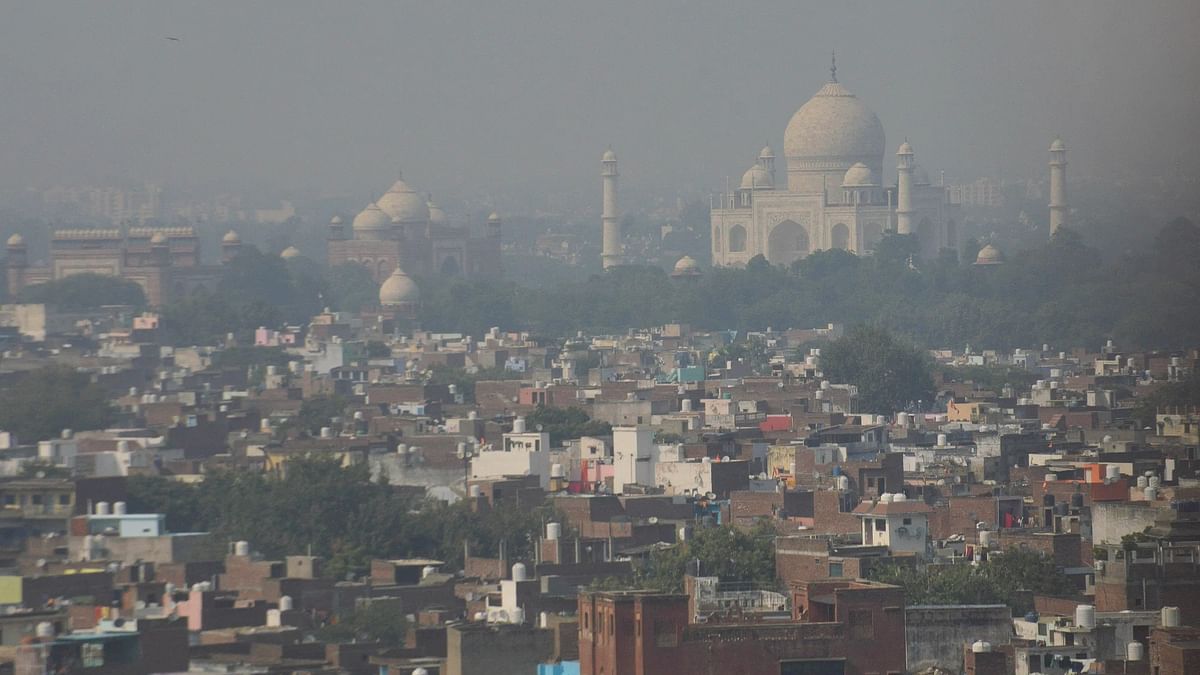 दुर्गा पूजा से लेकर बढ़ते वायु प्रदूषण तक, तस्वीरों में देखें इस हफ्ते का भारत