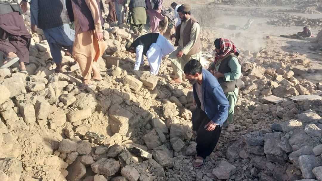 <div class="paragraphs"><p>अफगानिस्तान में भीषण भूकंप ने मचाई भारी तबाही, तस्वीरों में देखिए भयावह मंजर</p></div>